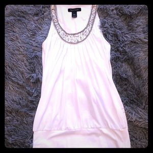 Sleeveless decorative neckline top